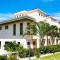 Dazzling ocean views from a bluff in Flamingo - magnificent inside and out