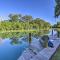 Sunny Seguin Retreat with Canoes on Guadalupe River!