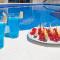 Villa-Split-Luxury-Heated salt water Pool-up to 3 family - Kaštela