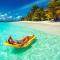 2 bdr beach apartment, generator parking included