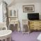 Forest Drove Cottage · Idyllic New Forest 6 Bedroom Thatched Cottage
