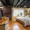 Forest Drove Cottage · Idyllic New Forest 6 Bedroom Thatched Cottage