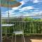 Zimmer mit Bad und Balkon