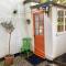 Holly Tree Cottage - 3 bedrooms and large garden with optional glamping double outside