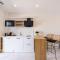 V Luxury Suites