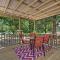 Quaint Home with Deck and Grill - Mins to Lake Fork! - Emory