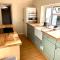 Holly Tree Cottage - 3 bedrooms and large garden with optional glamping double outside - Lymington