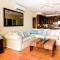 Spectacular - spacious unit in Flamingo in front of the beach