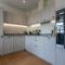Beautiful, modern apartment in Hope Place Bath, 1 Bedroom Luxury City Centre Apartment with Beautiful City Views, a stones throw from The Royal Crescent in Bath