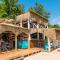Iris Beach Hotel