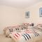 Bay Parklands 32 fantastic unit with air conditioning pool tennis court and spa