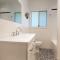 Dutchies Haven, 11 Christmas Bush Ave - Pet friendly, large enclosed yard, air con and Wi-Fi