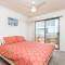 Peninsula Waters 3 Beautiful Air Conditioned Unit with Pool Lift and WI-FI
