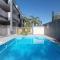 Shoal Bay Beach Apartments, 9 2 Shoal Bay Road, air conditioning, complex swimming pool and lift