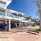 The Commodore, 14, 9-11 Donald Street- Unit in the heart of town with views & free wi-fi