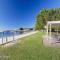 The Poplars, 6,36 Magnus Street - Unit with fabulous views and a complex pool - Nelson Bay