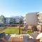 The Poplars, 24,36 Magnus Street - Unit with views, air con and wifi in a complex with a pool - Nelson Bay