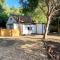 Holly Tree Cottage - 3 bedrooms and large garden with optional glamping double outside