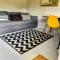 Holly Tree Cottage - 3 bedrooms and large garden with optional glamping double outside - 利明顿