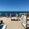 Cozy Beach Front with Rooftop