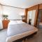 Goldstar Apartments & Suites