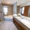 Goldstar Apartments & Suites