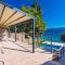 Beachfront Casa Ahoi with 2 bedrooms, heated pool, amazing sea views - Omiš