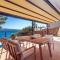 Beachfront Casa Ahoi with 2 bedrooms, heated pool, amazing sea views - Omiš
