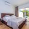 Beachfront Casa Ahoi with 2 bedrooms, heated pool, amazing sea views - Omiš