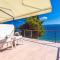 Beachfront Casa Ahoi with 2 bedrooms, heated pool, amazing sea views - Omiš