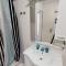 LARA deluxe SUPERIOR 5 star apartment, your piece of heaven by the sea & park