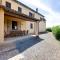 Lavish Farmhouse in Capannoli with Fireplace