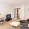 Cosy 1 Bed Apartment in Centre of St Albans - FREE Parking - 5 min walk to St Albans city centre & Railway station - Big Savings on Longer Stays!!