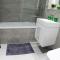 Cosy 1 Bed Apartment in Centre of St Albans - FREE Parking - 5 min walk to St Albans city centre & Railway station - Big Savings on Longer Stays!!