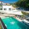 Villa La Mer with stalactite cave and pool bar - Pula