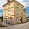 HOTEL DES DAUPHINS