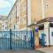 Marina living with parking, balcony, quiet and secure