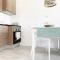 Seaview Studio - 10 Min. Beach, Private Condo, Pool, Grill & Free Parking