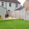 Bassett House with 3 bedrooms, fast Wi-Fi and off road parking