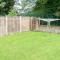 Bassett House with 3 bedrooms, fast Wi-Fi and off road parking