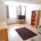 Bassett House with 3 bedrooms, fast Wi-Fi and off road parking