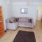 Bassett House with 3 bedrooms, fast Wi-Fi and off road parking