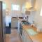 Bassett House with 3 bedrooms, fast Wi-Fi and off road parking