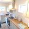 Bassett House with 3 bedrooms, fast Wi-Fi and off road parking