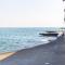 Light House - Seafront cosy studio with library
