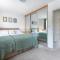 Albatross House - Comfy Home with Parking