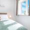 Albatross House - Comfy Home with Parking