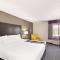 La Quinta by Wyndham Milwaukee Delafield