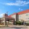 La Quinta Inn & Suites by Wyndham Mercedes Outlet Mall