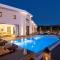 TreeTop Villa I, Private Pool, BBQ & Playground, By ThinkVilla